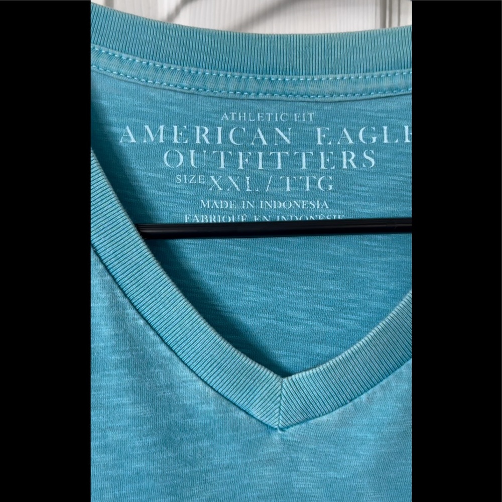 American Eagle XXL v-neck short sleeve T-shirt
